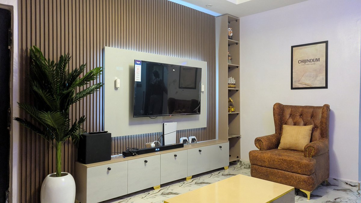 wilite_'s tweet photo. Yoo Guys!! 
I connected with @DavidChijindu96 on this space under the umbrella of #SMCDAO 

Was  privileged to decorate his interior space in owerri... 

Here is the outcome, the artwork on the wall says it all...

There must be signs !!

 $wkc $Dtg $ocicat #SMCDAO https://t.co/f5DQSq2TGK