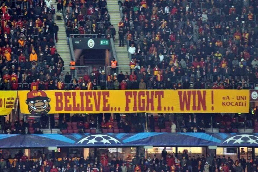 2013’teki iki gün süren maçtan bir pankart.

İNAN, SAVAŞ, KAZAN!