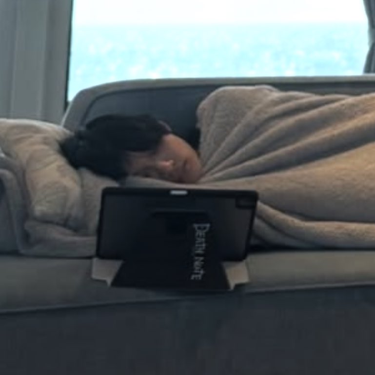 มหัศจรรย์ไอแพดน้องเน้กมาก ไม่หล่นได้ไง แล้วเคส death note ด้วย555555555555555555555