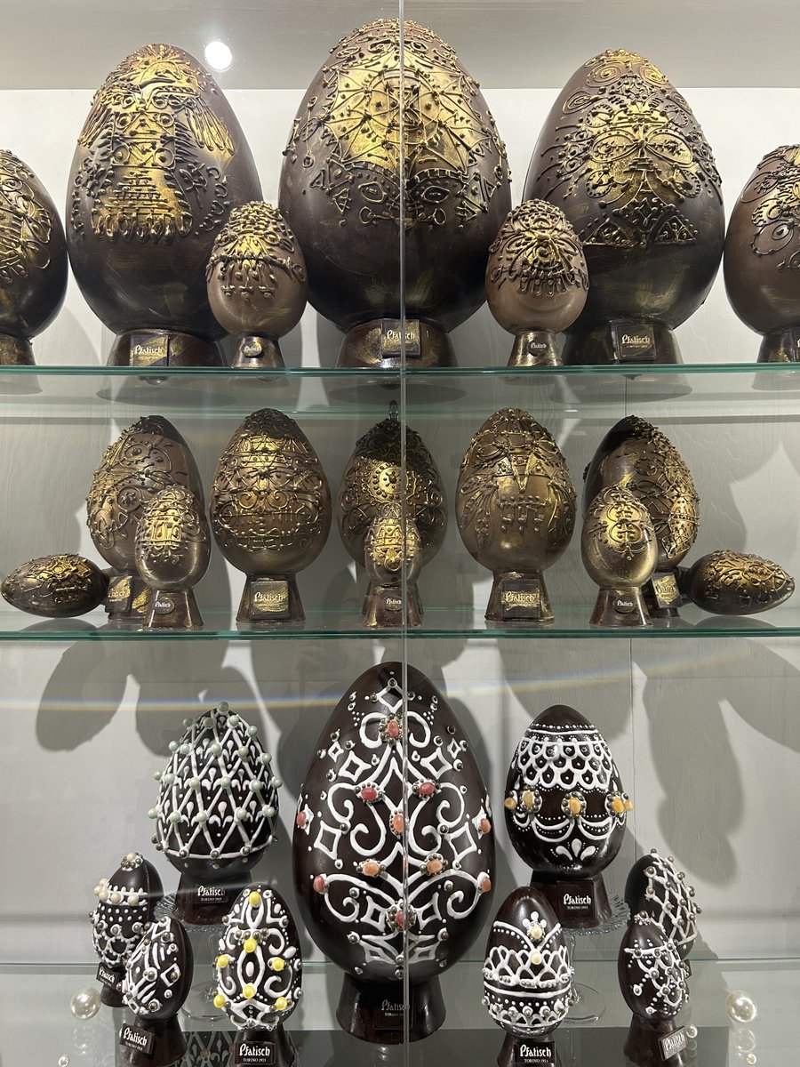 timelessflo's tweet image. La mia insana passione per le scatole di latta  🍫