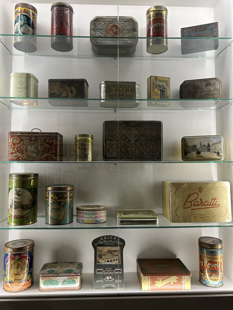 timelessflo's tweet image. La mia insana passione per le scatole di latta  🍫