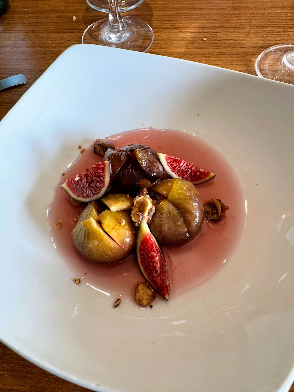 Pablo8275694911's tweet image. #Compiègne - Restaurant Les #Accordailles - #Figues rôties fumées accompagnées d'un sirop de rose et de miel sans oublier de délicieux éclats de #noisettes caramélisées.
#repas #déjeuner #photo #photography #fotografia #photographie