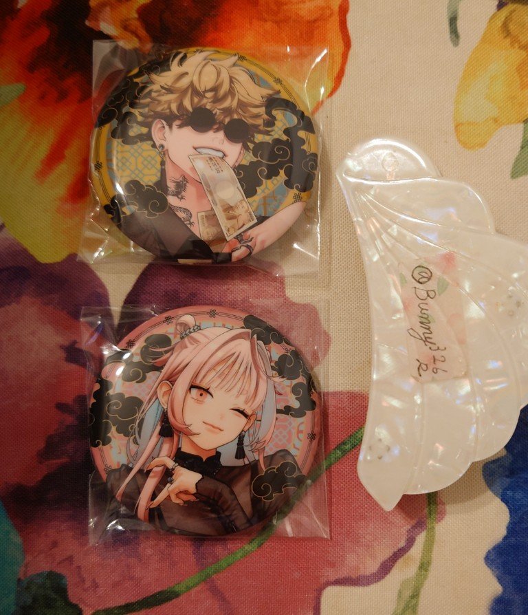 交換】極楽街 チェーン付き 缶バッジ 近すぎて美しい極近店