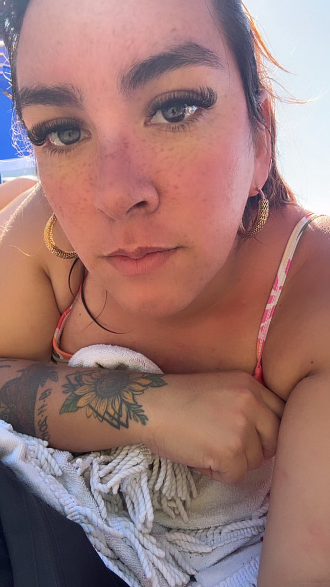 SecretoIntim0's tweet photo. Sol, piel dorada… imagíname sin límites 🔥

Hay miradas que desnudan más que las manos…
La pregunta es… ¿qué te haría perder la cabeza si me tuvieras así, cerquita? 💋

Cuéntamelo… o mejor, susúrramelo al DM.” https://t.co/saf0zSFTM0
