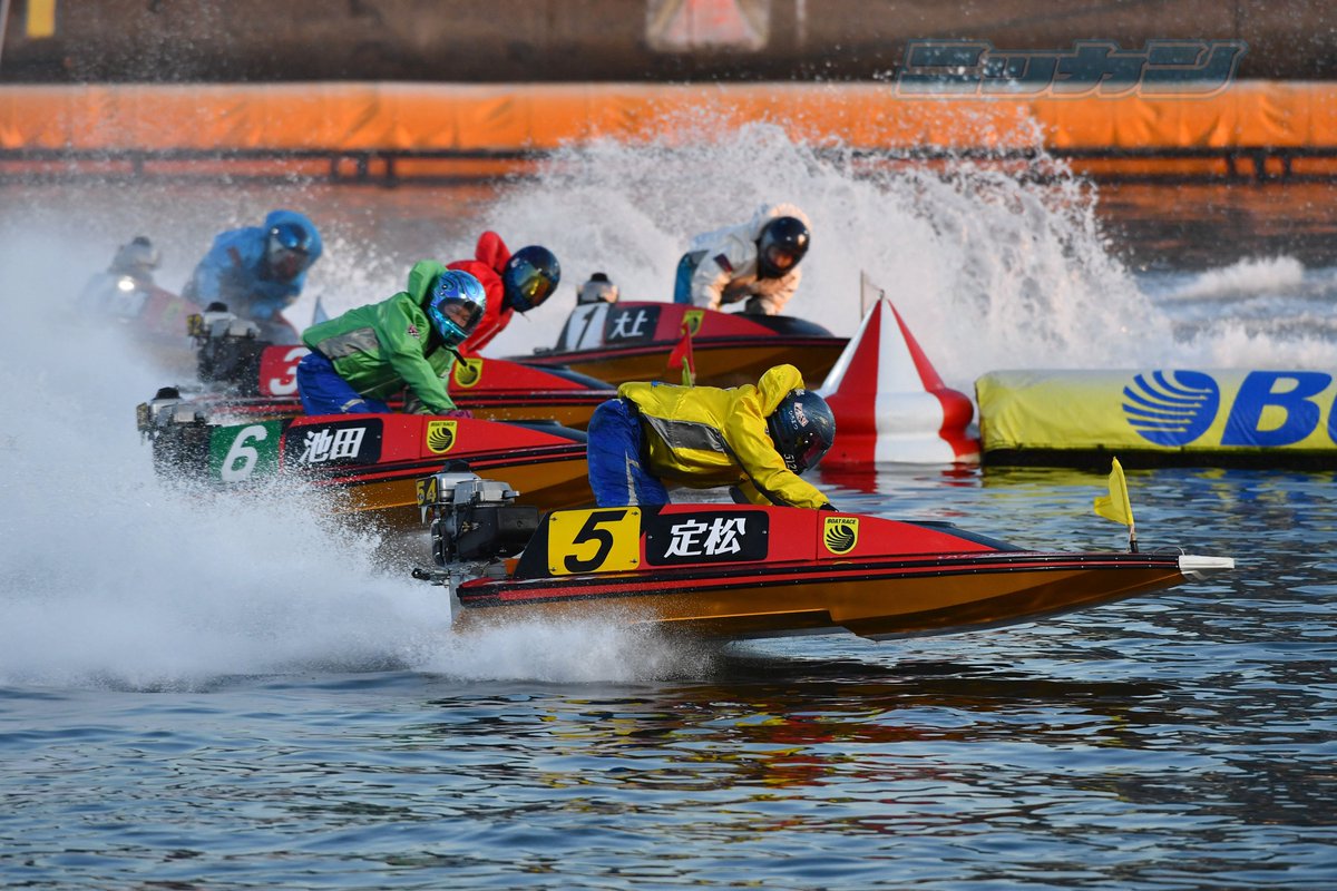 nikkan_boat's tweet photo. 【#ボートレース若松 #全日本覇者決定戦 】
定松勇樹が待望の初勝利🎉　３日目６Ｒは５コースから力強くまくり差し！　得点率は5.75（4走23点）までアップ。4日目の勝負駆けに望みをつなげました。
レース後の勝利者インタビューでは、アロハポーズも見せてくれました😃 https://t.co/V7ovFJc4CW