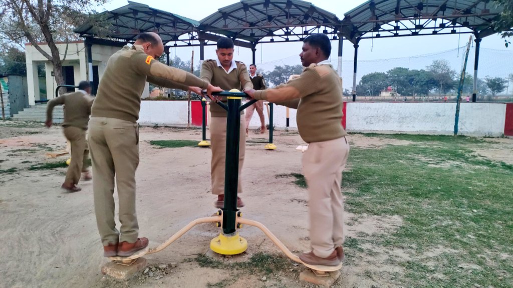 9BnSSB_INDIA's tweet photo. वाहिनी मुख्यालय, बलरामपुर में कर्मियों द्वारा खुली व्यायामशाला में नियमित अभ्यास कर खुद को शारीरिक रूप से फिट रहने की दिशा में एक सराहनीय कदम।
#SSB_INDIA
#SSBFTRLUCKNOW
#SSBSHQGKP
#FitAndStrong
#OpenGym
#MissionReady
#PowerAndDiscipline
#NationFirst
#ProudSSB https://t.co/b2WH5QNZlU