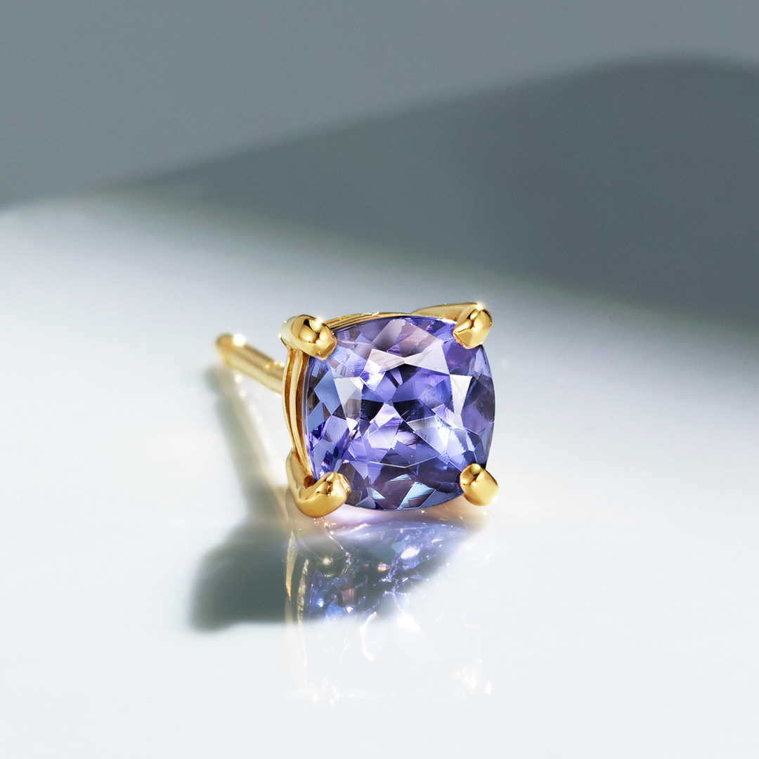 大粒のカラーストーンが瑞々しい煌めきを放つピアス＜セラム