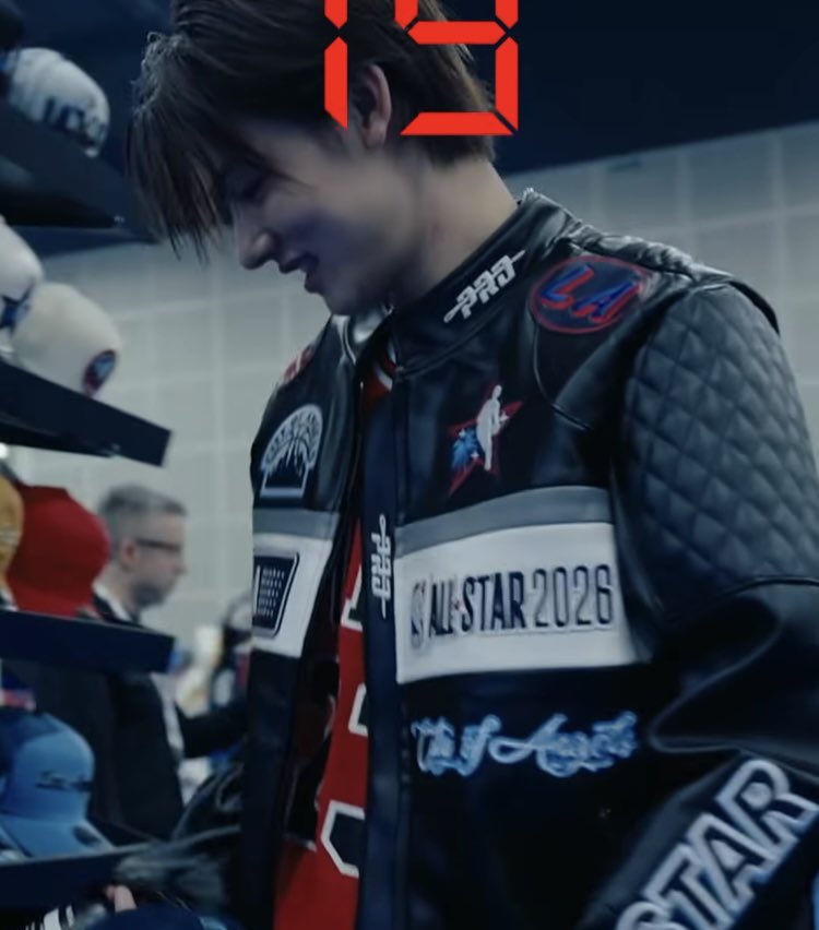 ineeditumm's tweet image. 옆구리에 헬멧 끼워드리고 싶음