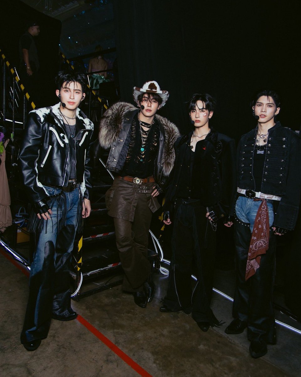 JASP_ERofficial's tweet image. BACKSTAGE 
แล้วไว้เจอกันอีกน้า😎

‘RISER CONCERT : THE FIRST RISE‘

13 - 15 FEB 2026 | IMPACT ARENA, MUANG THONG THANI

#JASPER
#RISERCONCERT
#RISERMUSIC