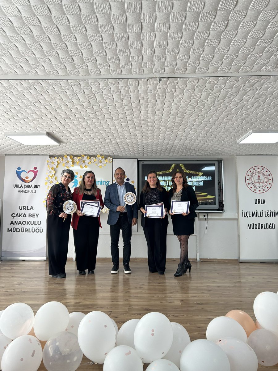 2025 yılında Ulusal ve Avrupa Kalite Etiketi almaya hak kazanan öğretmenlerimiz için düzenlenen eTwinning Kalite Etiketi Töreni, İlçe Milli Eğitim Müdürümüz Sayın Süleyman CAN başkanlığında gerçekleştirildi.  <a href="/tcmeb/">Millî Eğitim Bakanlığı</a> <a href="/izmir_ilmem/">İzmir İl Milli Eğitim Müdürlüğü</a> <a href="/SuleymanCan71/">Süleyman Can 🇹🇷</a>