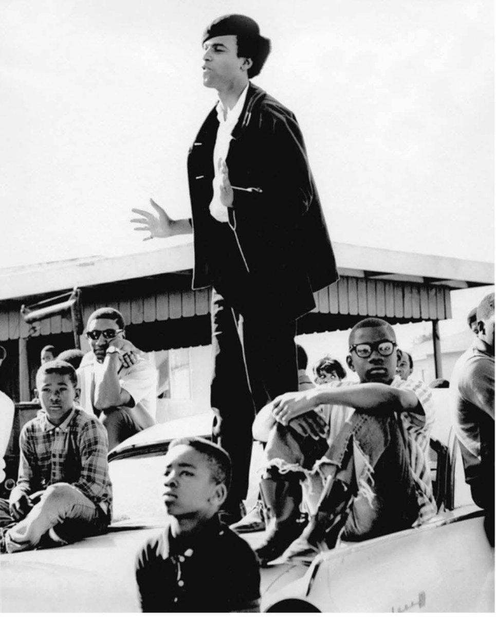 “Youths are passed through schools that don’t teach. Then forced to search for jobs that don’t exist and finally left stranded to stare at the glamorous lives advertised around them.” — Huey P Newton ❤️🖤💚