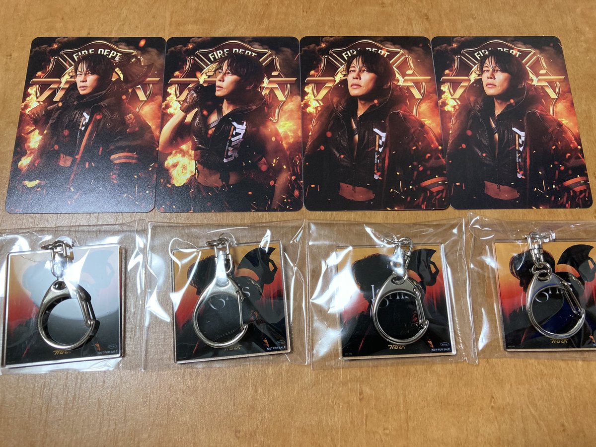 トレカ3種類コンプ出来て良かったです！ ダブりは同じ通常盤のCDだった