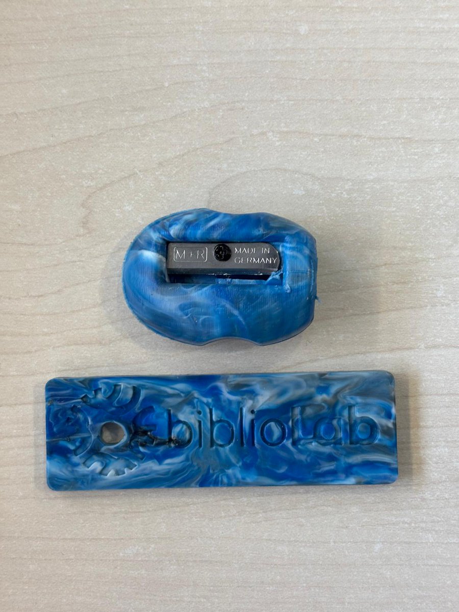 bmanresaab's tweet image. #CocreaBibliolab “Transforma Trastos”🔧🔋 amb el Pau i l’Aleix de la La Codornella ❤️ i els alumnes de 4t primària de l’escola Les Bases 😍 La biblioteca esdevé un bonic espai d’experimentació, creativitat i reflexió crítica sobre el consum tecnològic 🙌

#bibliolabXBM #manresa