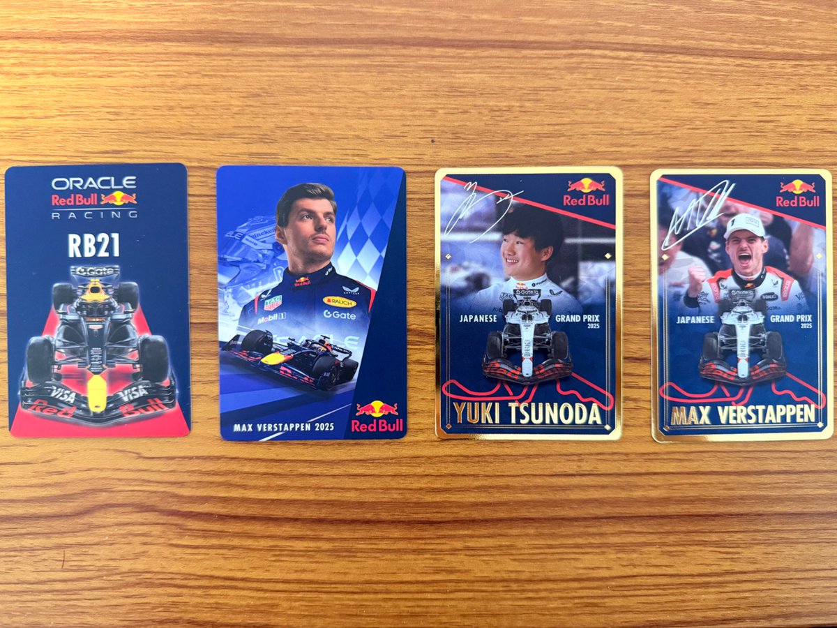 本日の戦利品
高校生+バイト無しだから8本が最大だった
サイン入りゆーきもマックスも手に入って満足満足
このレッドブル達と共に残りのテスト週がんばろ
＃レッドブル