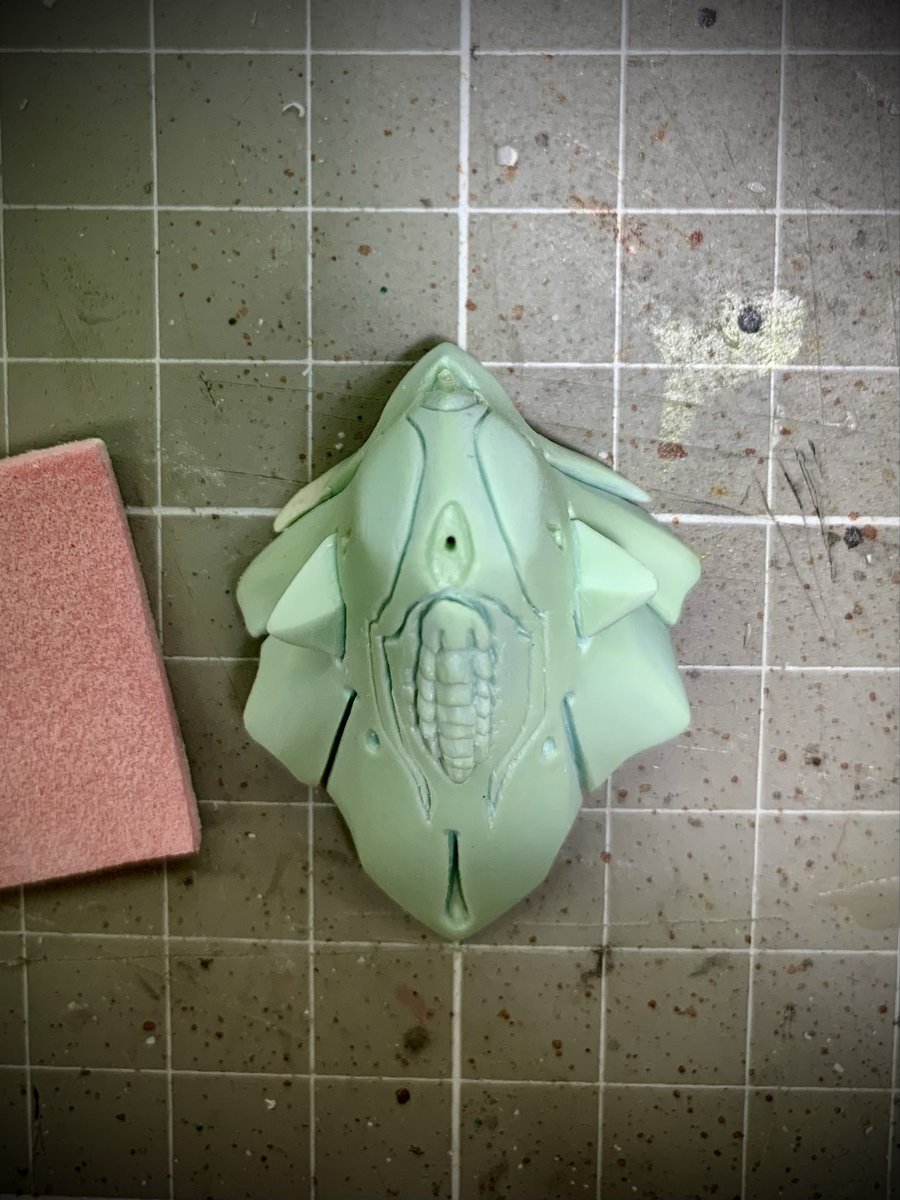 サイレンラルゴ騎、半身しか掘りと表面処理してなかったので、続き…

ヤクトも進めていたけれど、下地塗装が思いのほか時間かかり、やっぱこっち中心に進める。

ヤクトは少しずつ…