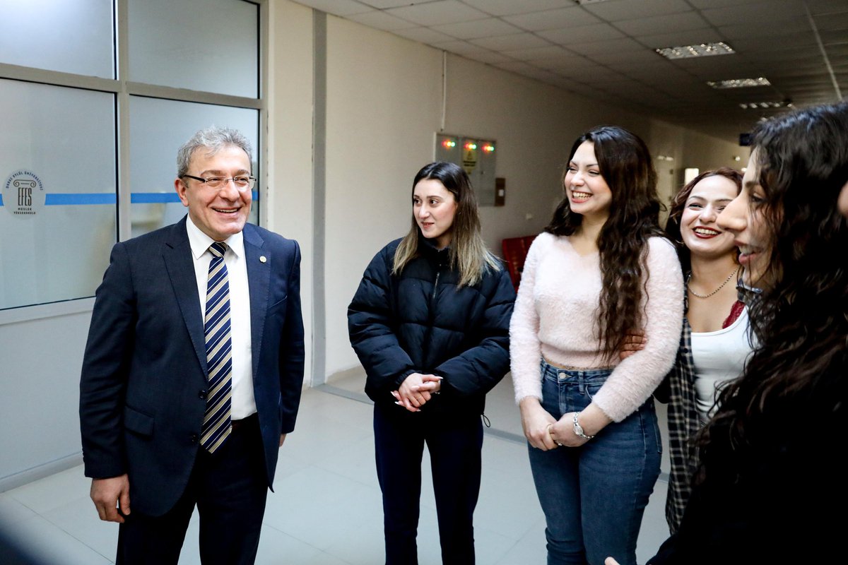 🤝 Rektörümüz Prof. Dr. Bayram Yılmaz, Dokuz Eylül Üniversitesi Efes Meslek Yüksekokulumuzu ziyaret etti.

🏫 Program kapsamında akademik yapı ve yürütülen çalışmalar hakkında bilgi alan Rektörümüz; derslikler, laboratuvarlar ile sosyal alanlarda incelemelerde bulunarak