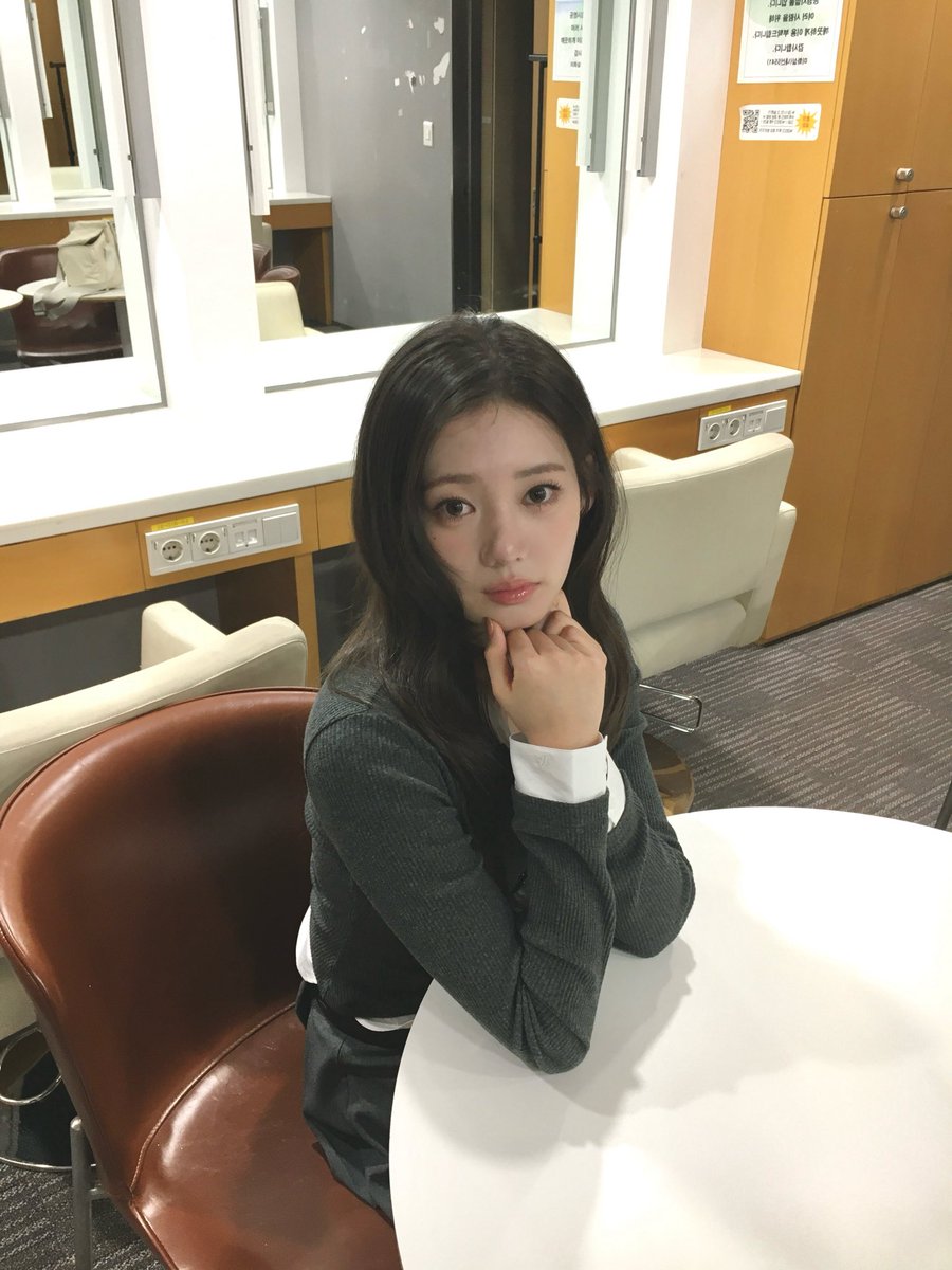 로라 얼굴 tweet media