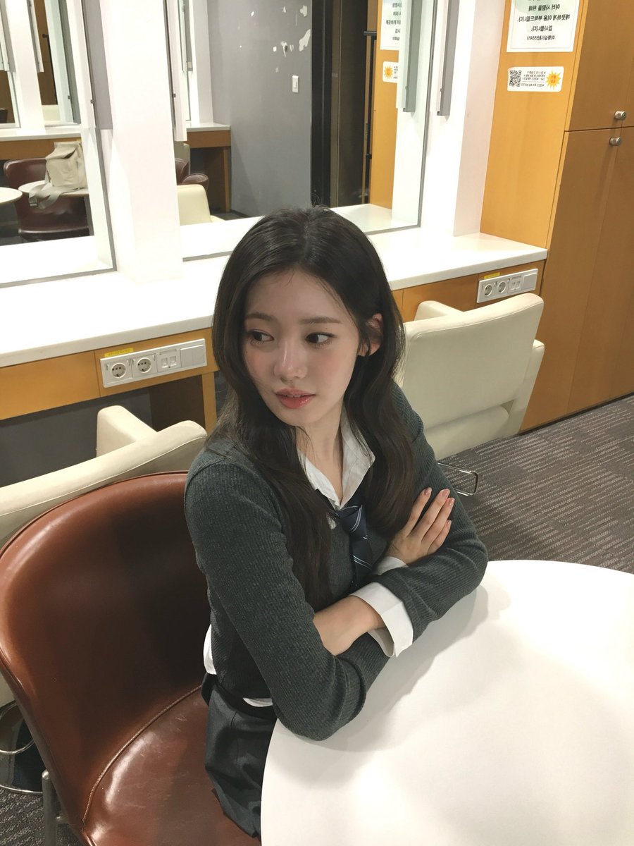 로라 얼굴 tweet media