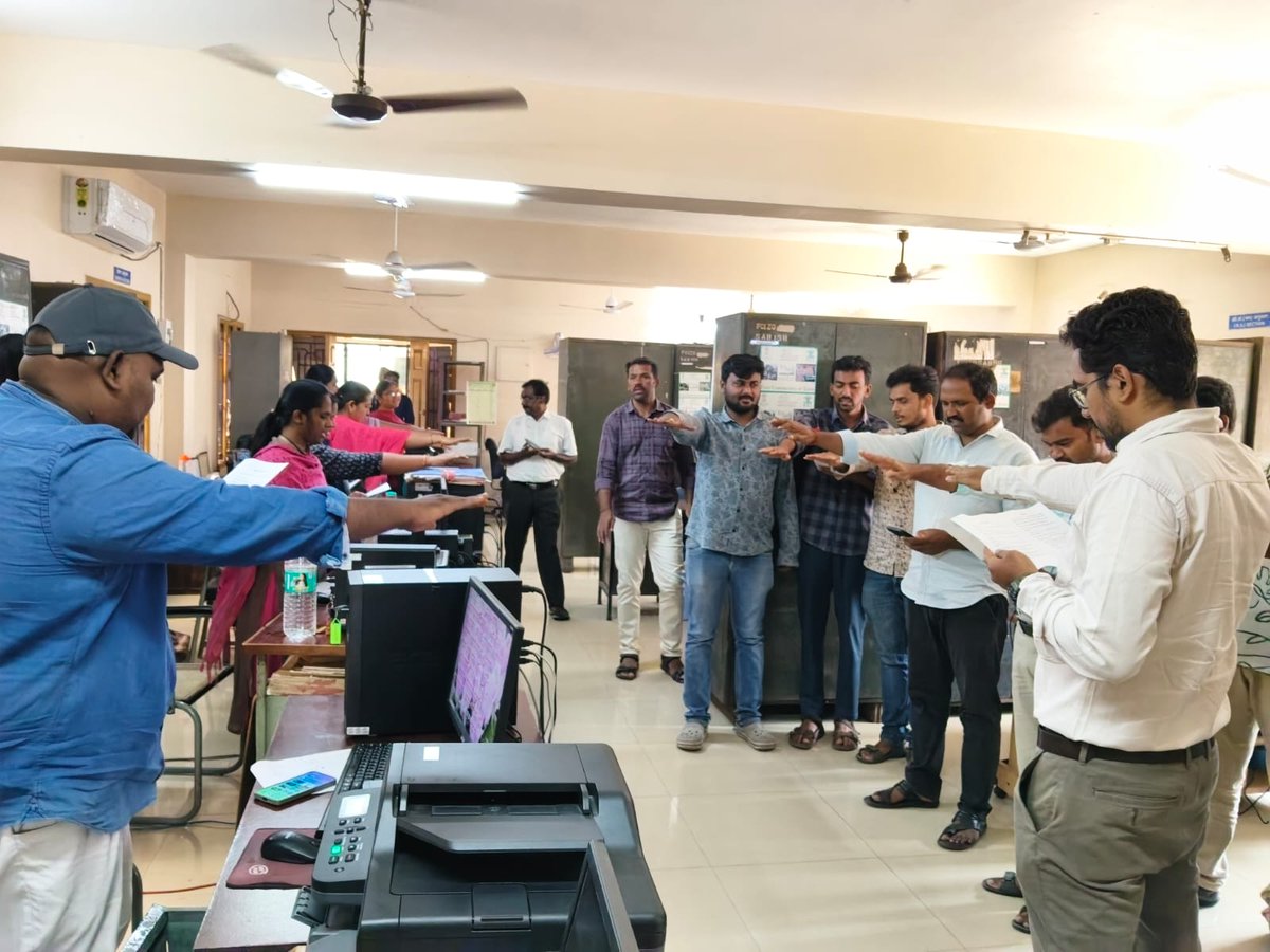 DoNelloap's tweet photo. All the employees working under FCI, DO, Nellore took Swachhata Oath on 17.02.2026 As a part of #SwacchtaPakhwada2026.
एफसीआई, डीओ, नेल्लोर के तहत काम करने वाले सभी कर्मचारी 17.02.2026 को #स्वच्छतापखवाड़ा2026 के हिस्से के रूप में स्वच्छता शपथ ली। https://t.co/SkyLHl0in3