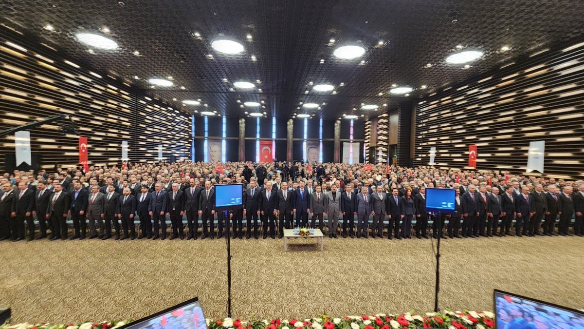 “Ev Sahibi Türkiye” Sosyal Konutları ile Yeni Motorlu Küçük Sanayi Sitesi 3. Etap Kura Çekim Töreni, Çevre, Şehircilik ve İklim Değişikliği Bakanı <a href="/murat_kurum/">Murat KURUM</a>’un katılımıyla gerçekleştirildi.

Odamızı temsilen Yönetim Kurulu Başkan Yardımcımız <a href="/LBsrn/">Lütfi Can BAŞARAN</a> ’ın yer aldığı törende; hem