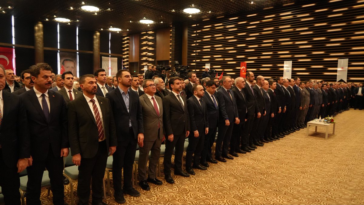Konyato's tweet photo. “Ev Sahibi Türkiye” Sosyal Konutları ile Yeni Motorlu Küçük Sanayi Sitesi 3. Etap Kura Çekim Töreni, Çevre, Şehircilik ve İklim Değişikliği Bakanı @murat_kurum’un katılımıyla gerçekleştirildi.

Odamızı temsilen Yönetim Kurulu Başkan Yardımcımız @LBsrn ’ın yer aldığı törende; hem sosyal konutlarda hem de Yeni Motorlu Küçük Sanayi Sitesi 3. Etap’ta hak sahipleri kura ile belirlendi.

Hak sahibi vatandaşlarımızı ve esnafımızı tebrik ediyor, şehrimize değer katan bu yatırımların hayırlı olmasını diliyoruz.