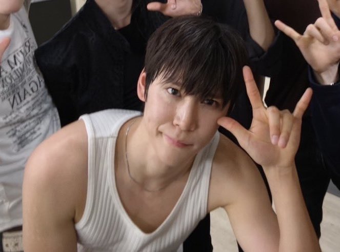 ใส่เสื้อกล้ามเหมือนกันเลยค่ะ      

ครับ เหมือนกันเลย