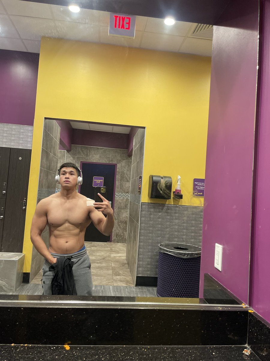 aythanFIT's tweet photo. Back to work tomorrow.
12/6 straight work again…

Gave some love to my legs today. https://t.co/KuKBtu0Ah4