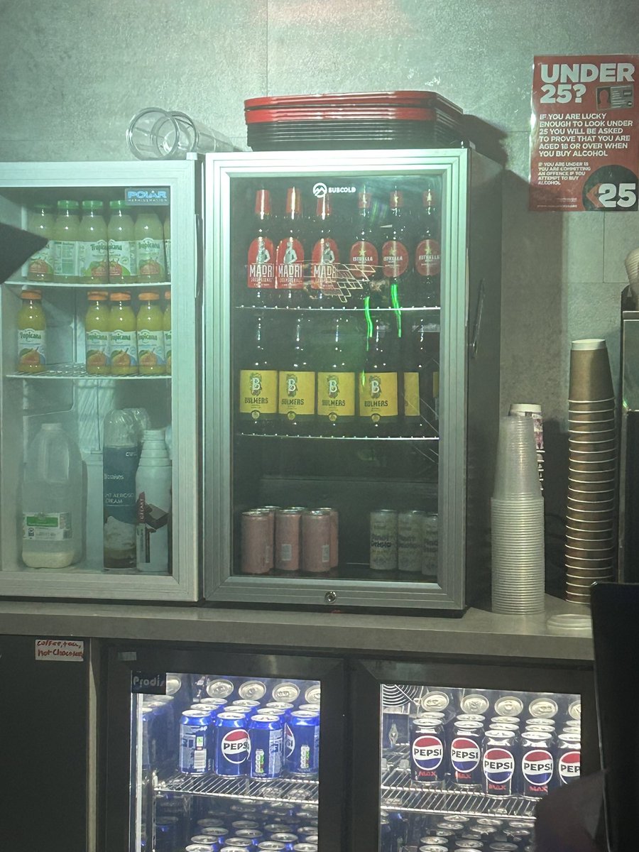 Vix_79's tweet image. A can of Pinot Grigio for the Ninja Warrior mums is a good shout tbh #halfterm