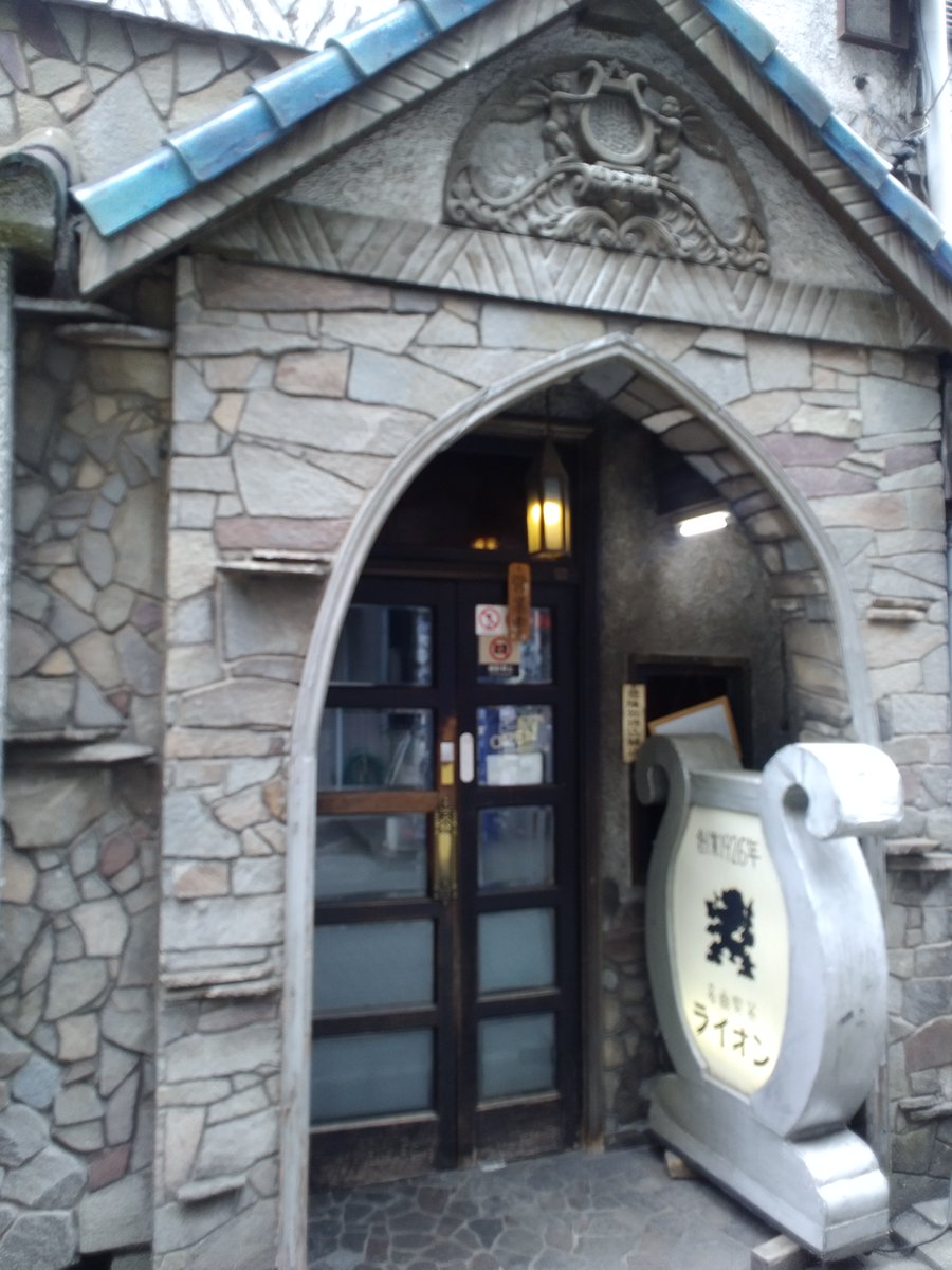 しばらくぶりの名曲喫茶。レコードの音を浴びるように聴くのはいいものだ。パイプオルガンの曲、良かったな。