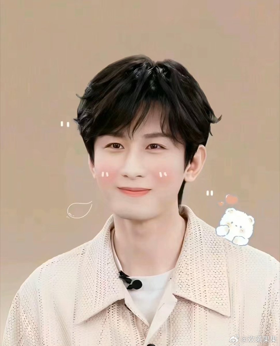 เป็นอีกวันที่รู้สึกคลั่งรักเมน แต่ช่วยไม่ได้ เฉิงอี้น่ารักมาก อดใจไม่ไหว อวยได้ไม่มีสิ้นสุด✨

บุคลิกซื่อ ๆ โบ๊ะบ๊ะ ไม่เก่งเทคโนโลยี ทำให้เขาเคยโดนด่าว่าเป็นพวกบ้านนอกหลังเขา พี่อี้โตมาในหมู่บ้านชนบทจริง ๆ แต่ไม่เห็นมีอะไรน่าอาย เขาภูมิใจในบ้านเกิดเสมอ☺️

หมู่บ้านเล็ก ๆ