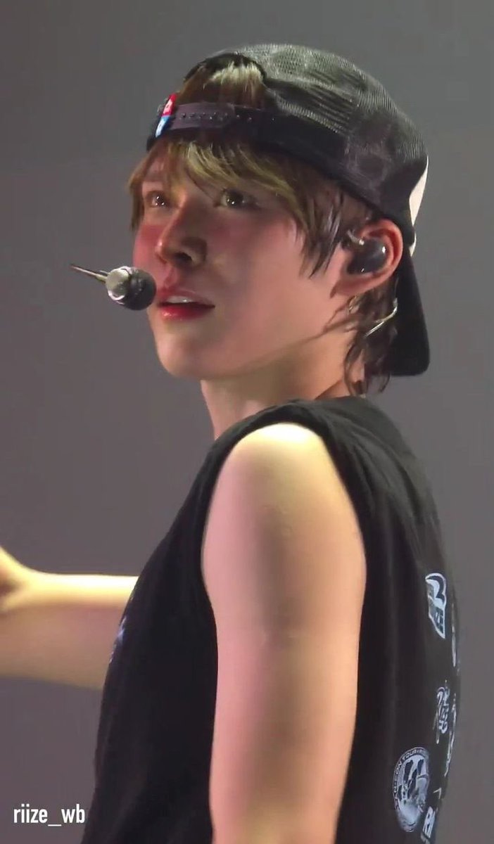 jᢉ𐭩 tweet media