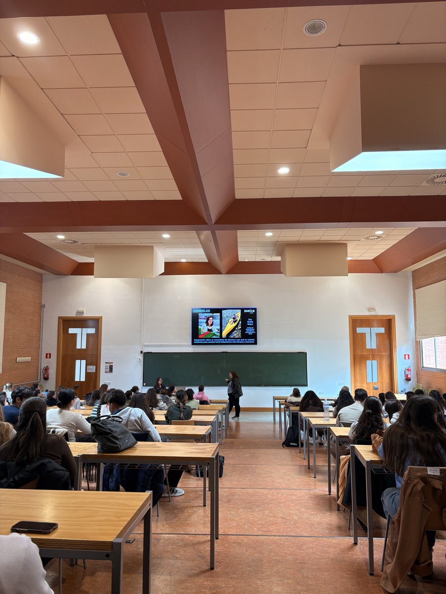 EvaGalanMoya's tweet photo. Como cada #11F este año tuvimos #CONOCELAS en @Enfermeria_Ab
El día a día de las #detectivesdelcancer más cerca de nuestro alumnado. ¡Y con llenazo absoluto! 🕵🏻♀️ 👩🏻🔬
@ASEICAnews #ASEICAMujer https://t.co/rD0joyBRVk