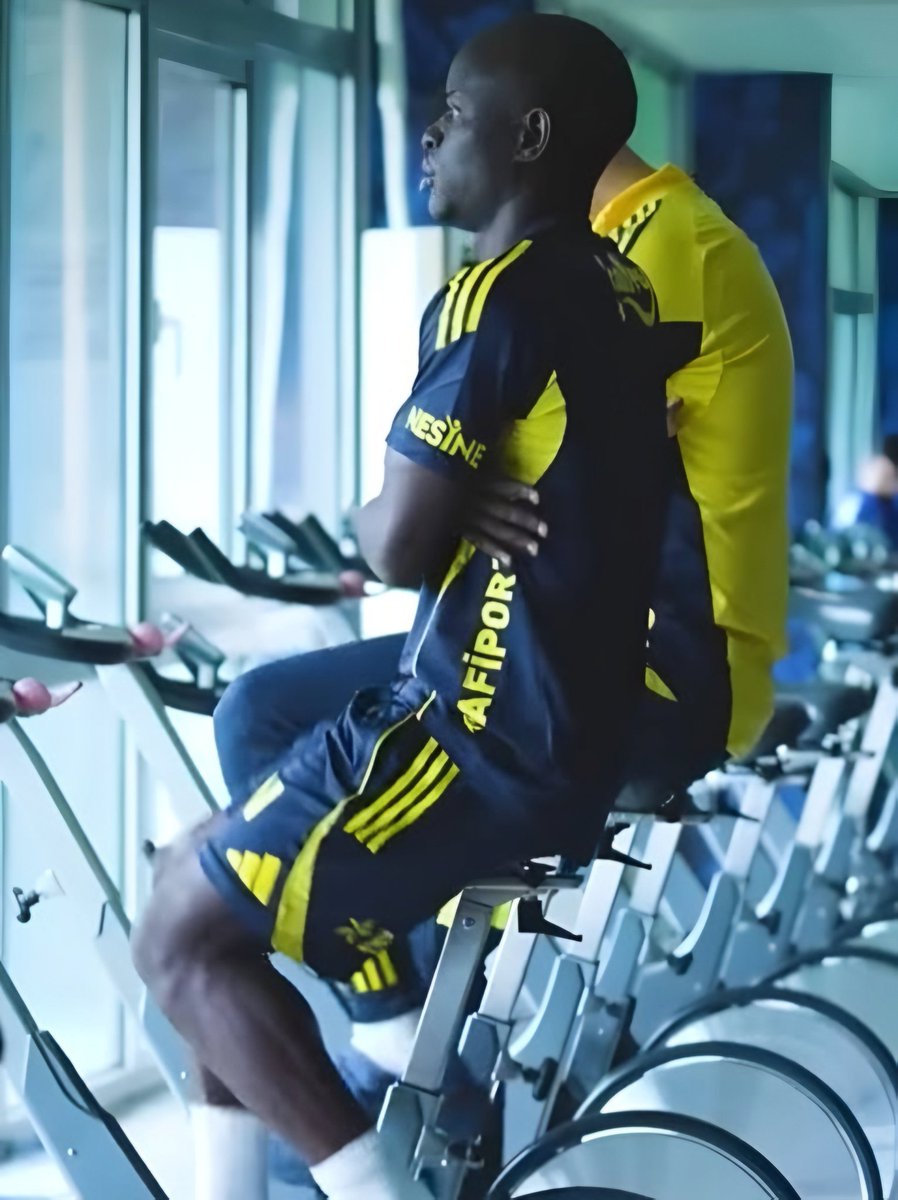 ersanserdall's tweet image. N’Golo Kanté, izinli gününde bile çalışmış. Gerçekten bambaşka bir profesyonel. Umarım bu sezon bize çok şey katar.