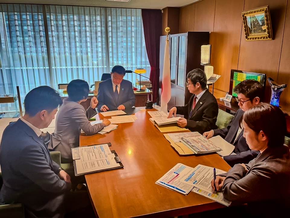 新藤　義孝 tweet media