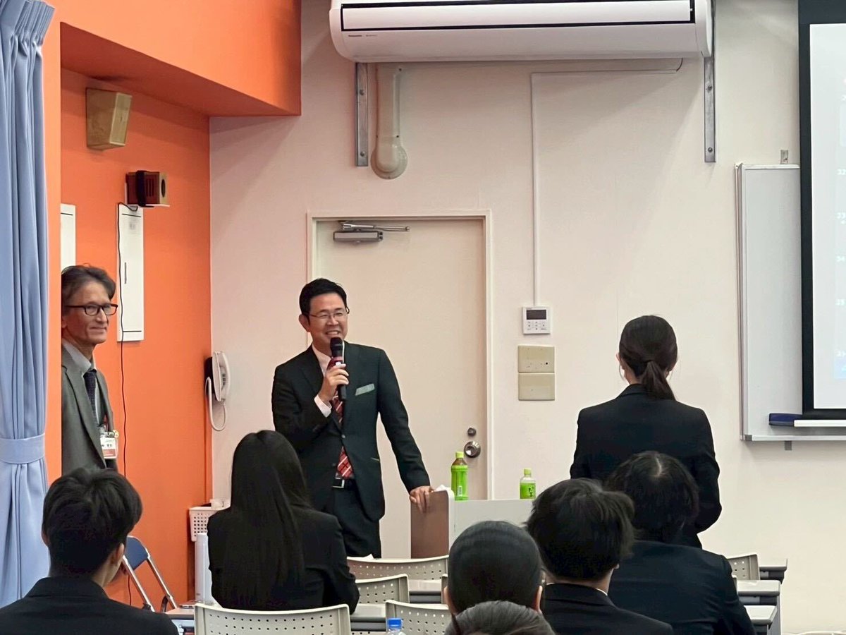 KBC沖縄大原簿記専門学校にて、
職業講話の機会をいただきました。

国・県・市役所、それぞれの現場での
経験をもとに、公務員という仕事の
役割とやりがい、求められる
資質についてお伝えしました。

沖縄の未来を担う皆さんの挑戦する
一歩を心から応援しています！