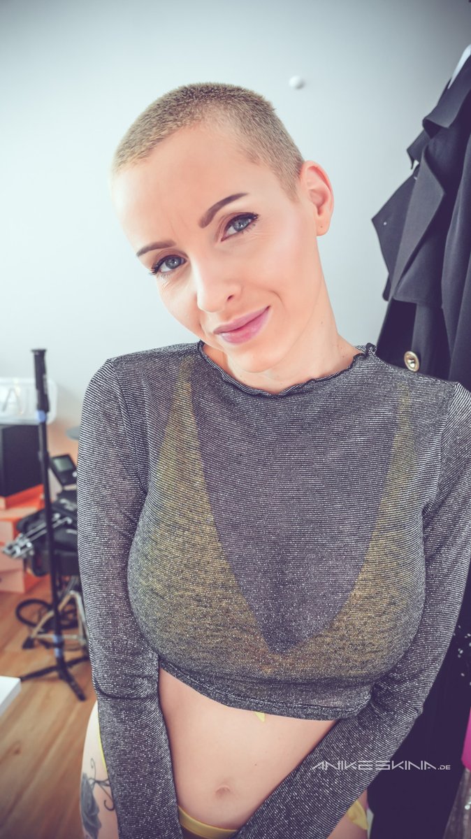 AnikeOfficial's tweet image. Nothing beats the magical feeling when the lights turn on and everything glows! Moments like these make life brighter. #LightUpYourLife #MagicalMoments