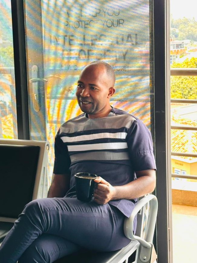 LawyerMuramira's tweet image. Real leadership starts with listening.

Strong teams are built through clear conversations and aligned execution.  

#Leadership #LawFirmLife #teamworkmakesthedreamwork 

@Auntie_8  @mugabojulius1 @Godwin_n11 @kemnique  @Godwin_n11