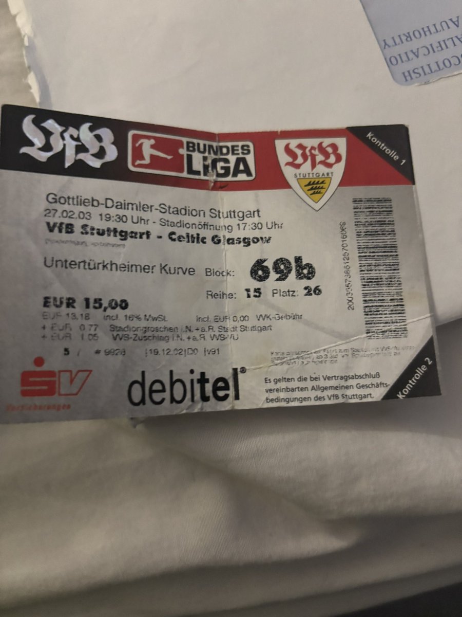 Bir Celtic taraftarı: 

"Stuttgart'la en son 23 yıl önce oynadığımız maçtan bir biletim var; fiyatı 15 euro.

Gelecek haftaki maçın bileti ise 16,50 euro. Düşünebiliyor musunuz? Almanlar gerçekten başka bir seviye."