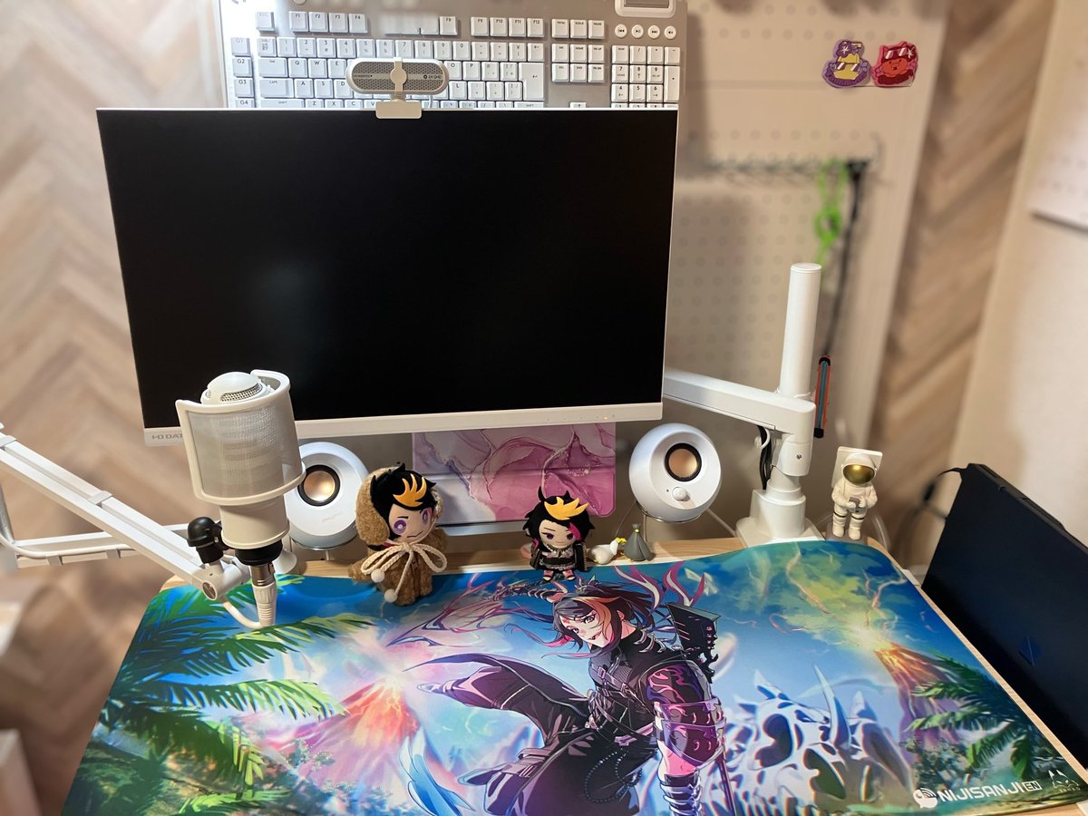 Mii_meteor19's tweet photo. #arbiterstudio #ShuYamino 

The mouse pad has just been arrived to my place!! Yippee!! 🥳
It makes my set-up look much prettier 🥹

Can’t wait for the collab keyboard as well! https://t.co/53rLPFwEaK