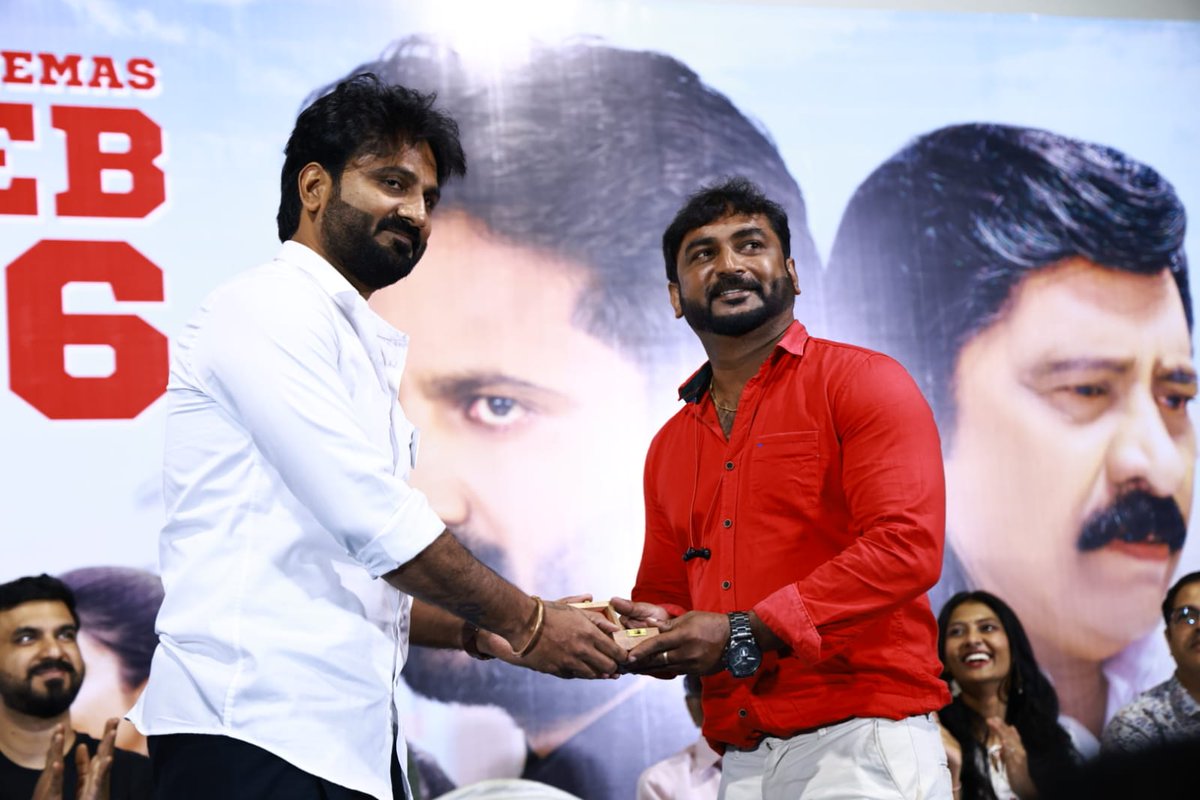 pro_udayi's tweet photo. Thank you, Producer Lenin Sir, for appreciating our PR work and giving us the gift🙏❤️

#RedLabel #RedLabelMovie https://t.co/UAEZe881R1