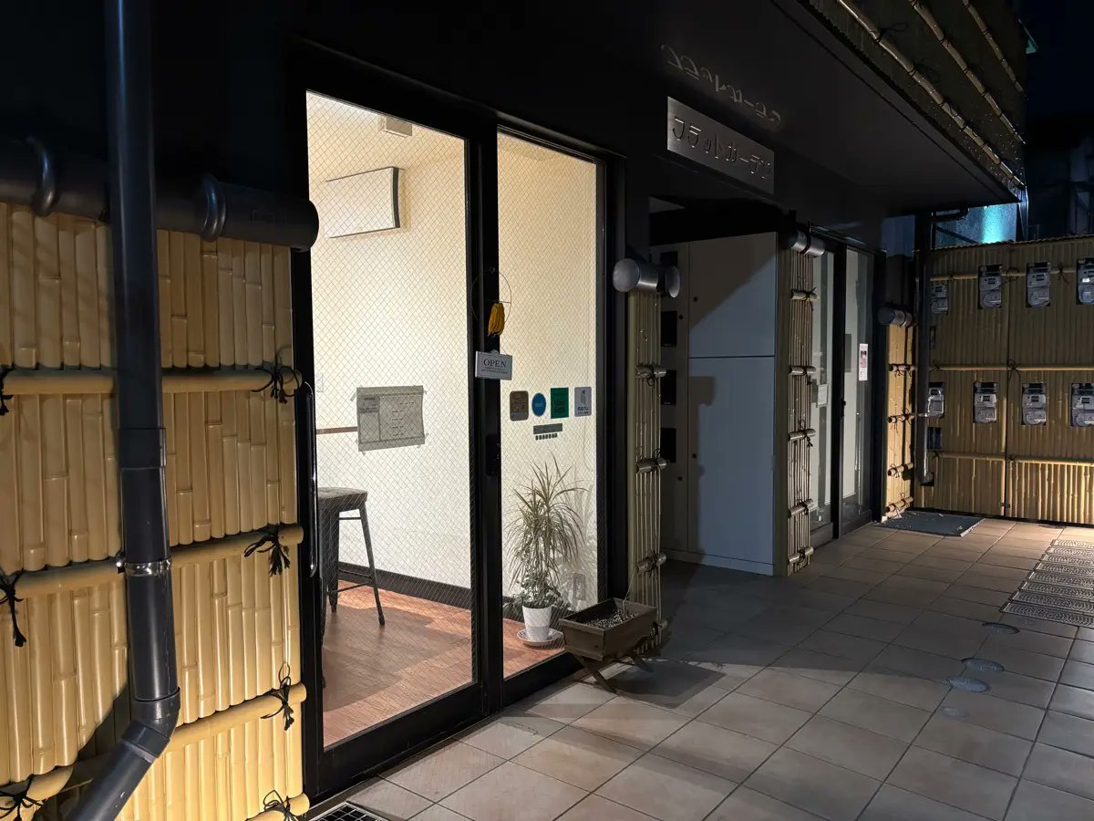 南阿佐ヶ谷にあるビリヤニの専門店『ビリヤニ 貉』🇮🇳
日本人オーナーシェフがワンオペで営むお店です。
いただいた「マトンビリヤニ」と「チキンビリヤニ」が絶品✨
どちらも、お米の炊き加減も、肉とグレイビーのバランスも、盛り付けも、とても丁寧に作られているのがわかるビリヤニ😋 #ビリヤニ