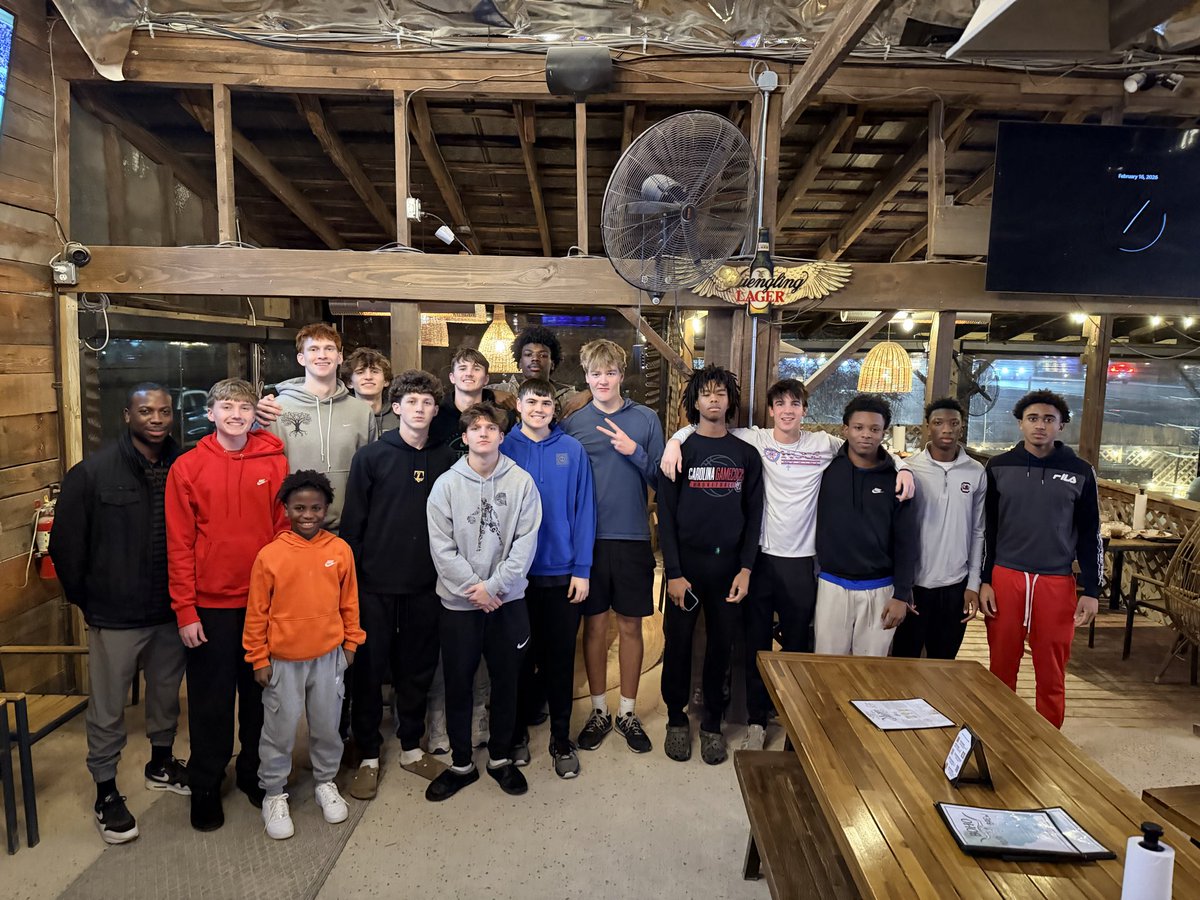 The Wildcats enjoyed pizza and wings last night before tonight’s playoff game—what a fantastic time of food, fellowship, and team bonding. Big thanks to BOHO Pizza of Lexington for the warm hospitality and taking such great care of the team! 🏀🎉