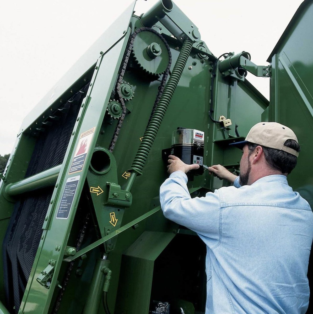 lh_travis's tweet image. Mobile equipment and stationary heavy machinery operate under different conditions, which means automatic lubrication systems must be designed accordingly.

Contact LH Travis to learn more.

#EquipmentPerformance #LHTravis  lhtravis.com