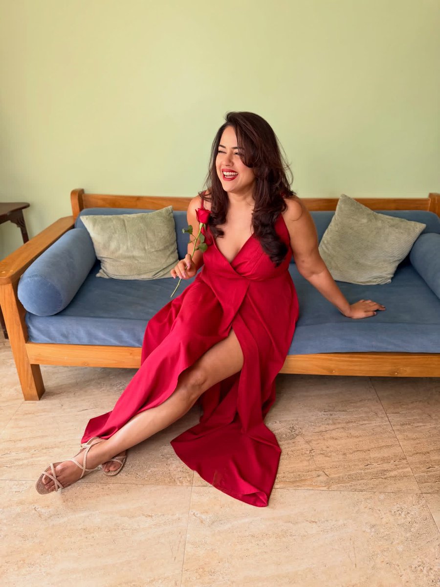 Weekendvibes_'s tweet image. Sameera Reddy ♥️🌹

#Sameera #SameeraReddy