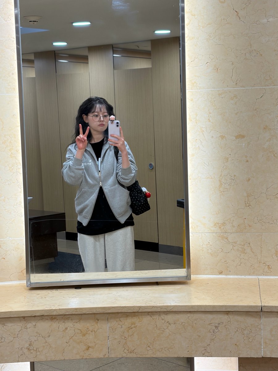 안경뽀글뽀글너무너무귀여워.............