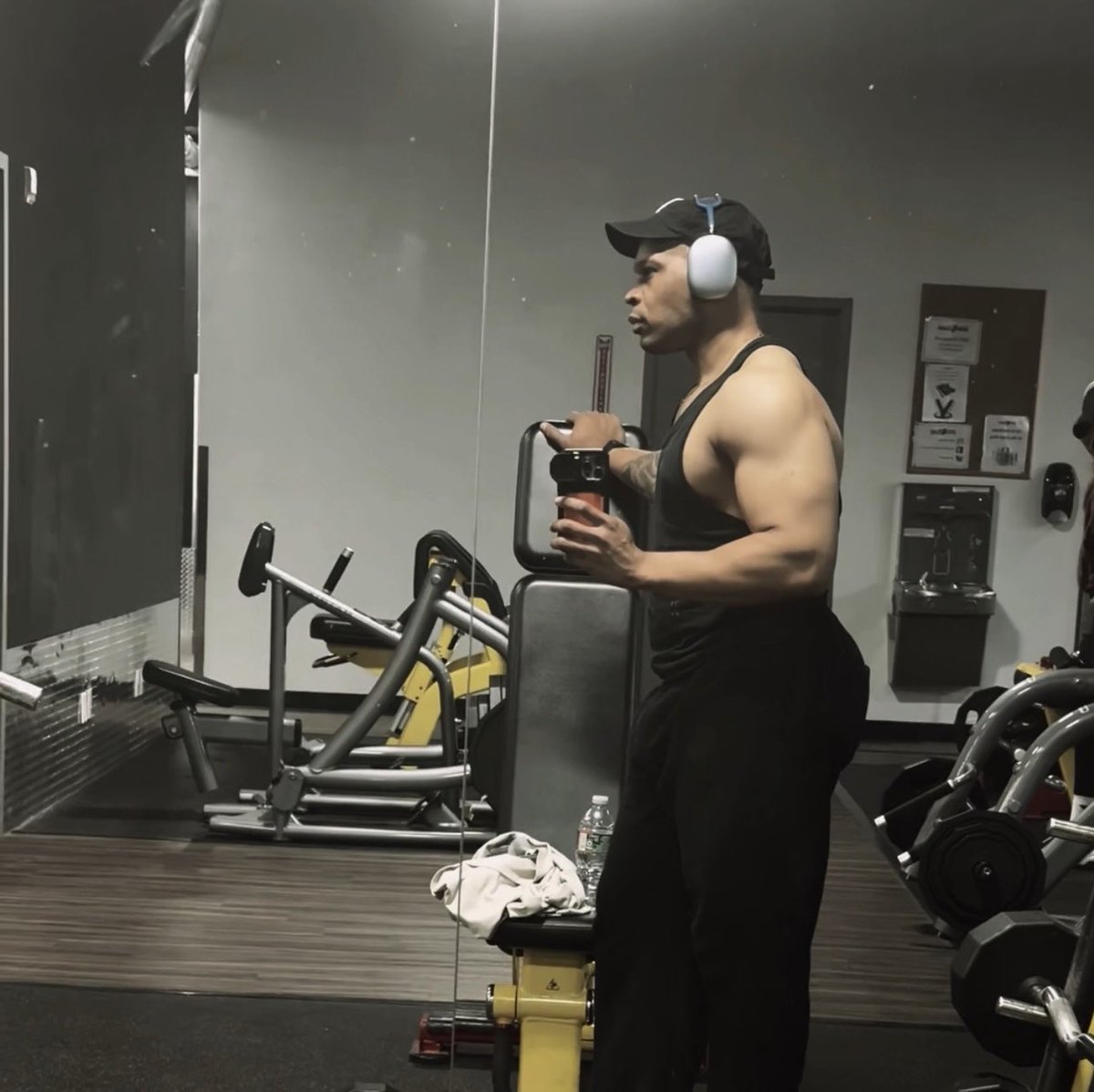 ESQUIRE (ILLUMANITESQ) tweet media