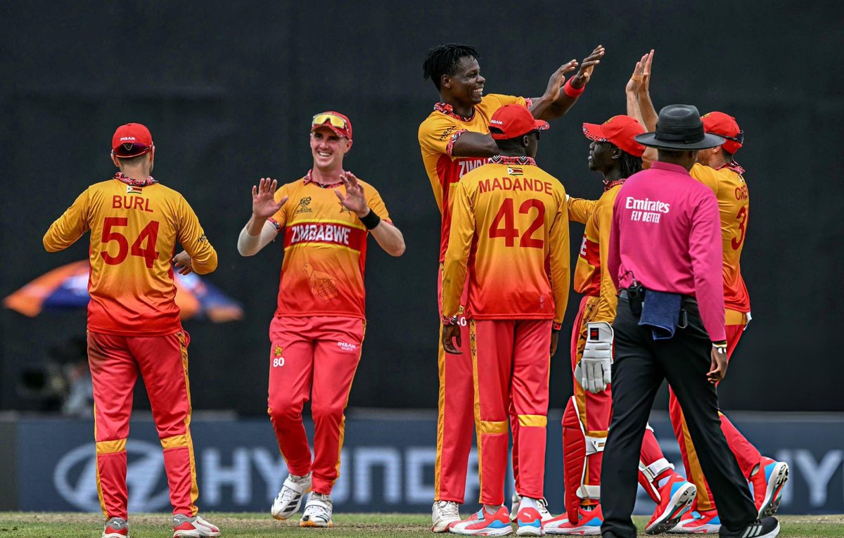 🚨 ZIMBABWE INTO THE SUPER 8 🚨

- Zimbabwe knocked Australia out of the T20 World Cup and qualified for the Super 8 round. 🤯🔥