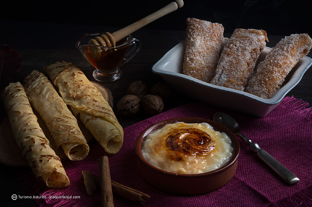 ¡Martes de 𝗔𝗻𝘁𝗿𝗼𝘅𝘂 en Asturias, no pueden faltar los 𝗳𝗿𝗶𝘅𝘂𝗲𝗹𝗼𝘀!

Unas finas tortitas tradicionales, hechas con ingredientes sencillos —harina, huevos, leche y un toque de anís o limón—, que se preparan especialmente durante el Carnaval. Dulces, ligeros y dorados,