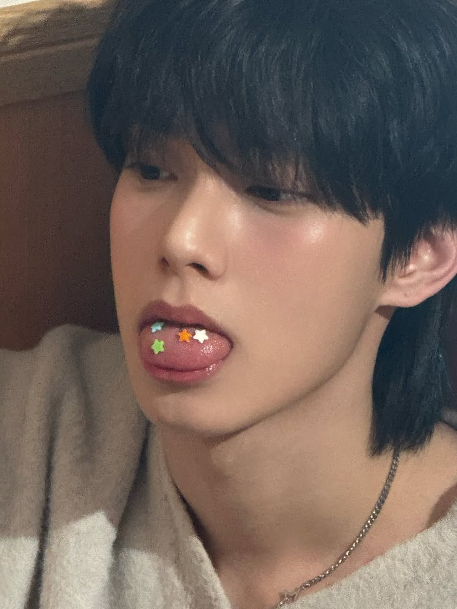 xlzptxld7's tweet photo. 혀에별토핑올려둔거미친겁니까 https://t.co/SLfP8X6VUu