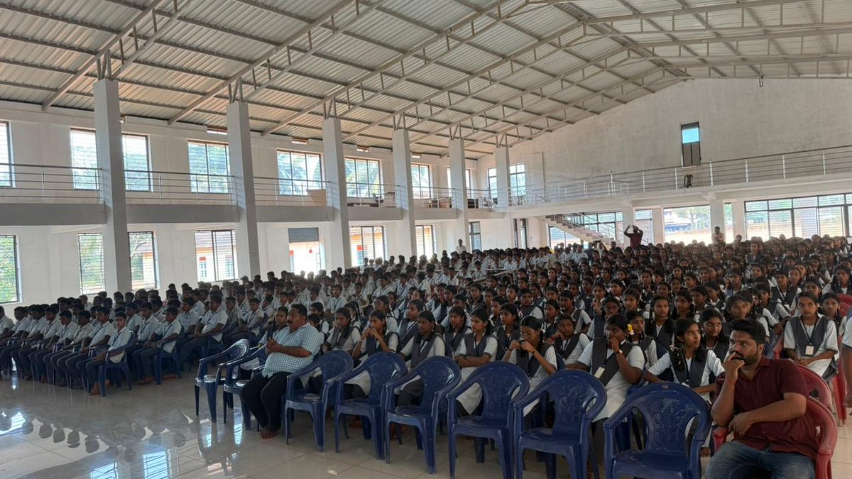 gantihole's tweet photo. ಸಮೃದ್ಧ ಬೈಂದೂರು ಪರಿಕಲ್ಪನೆಯ 300 ಟ್ರೀಸ್ ಯೋಜನೆಯಡಿಯಲ್ಲಿ ಇಂದು ಸಿದ್ದಾಪುರದ ಸರಕಾರಿ ಪ್ರೌಢಶಾಲೆಯಲ್ಲಿ ನೂತನ ಸ್ಮಾರ್ಟ್ ಕ್ಲಾಸ್ ಅನ್ನು ಉದ್ಘಾಟಿಸಲಾಯಿತು.

ಈ ಸಂದರ್ಭದಲ್ಲಿ ಸ್ವಯಂಸ್ಫೂರ್ತಿ ಫೌಂಡೇಶನ್‌ನ ಶ್ರೀ ನಾಗರಾಜ್‌ ಶೆಟ್ಟಿ ಜಡ್ಕಲ್‌ ಮತ್ತು ಪ್ರಮುಖರು ಉಪಸ್ಥಿತರಿದ್ದರು.  

#300Trees #SmartClass #BJPByndoor #SamruddhaByndoor #GururajGantihole